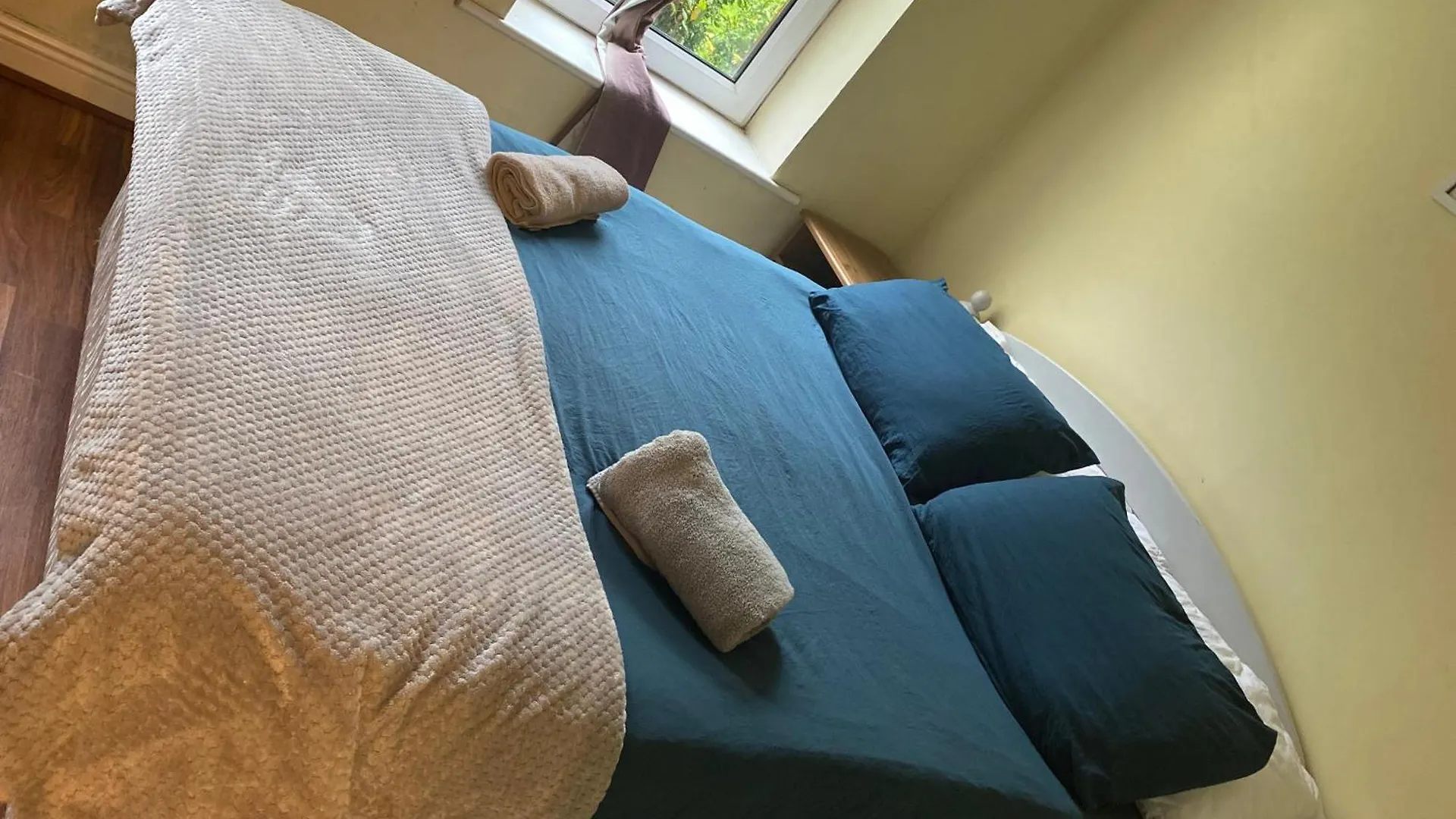 Comfy Apartment Near Dublin Airport With Free Parking